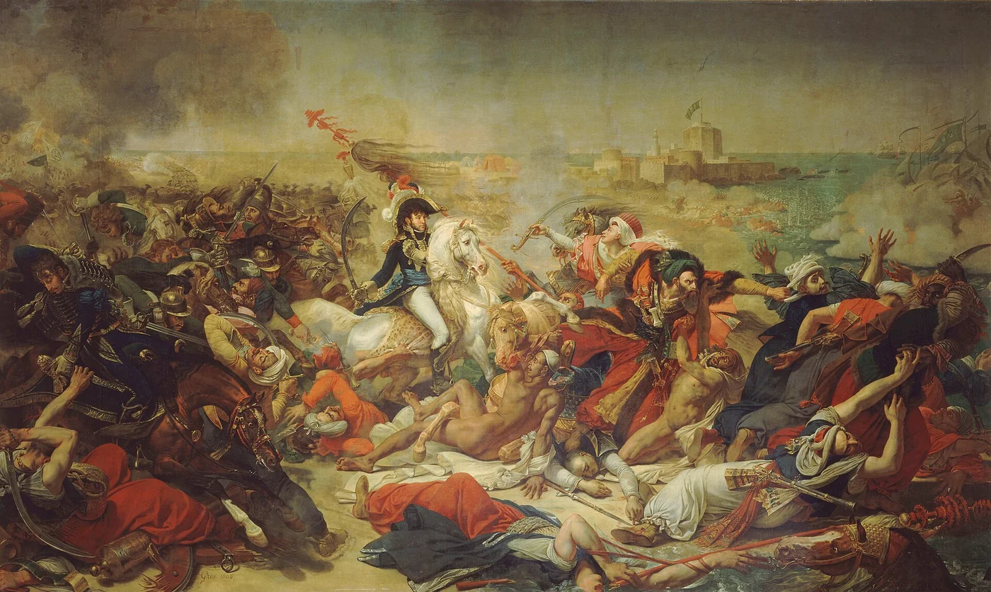 Un général français à cheval, en habit bleu et bicorne à plumes, le sabre levé, au milieu d'une mêlée de cavaliers français et de soldats ottomans en turbans, blessés ou suppliants ; à droite, le fort d'Aboukir et la mer couverte de fuyards