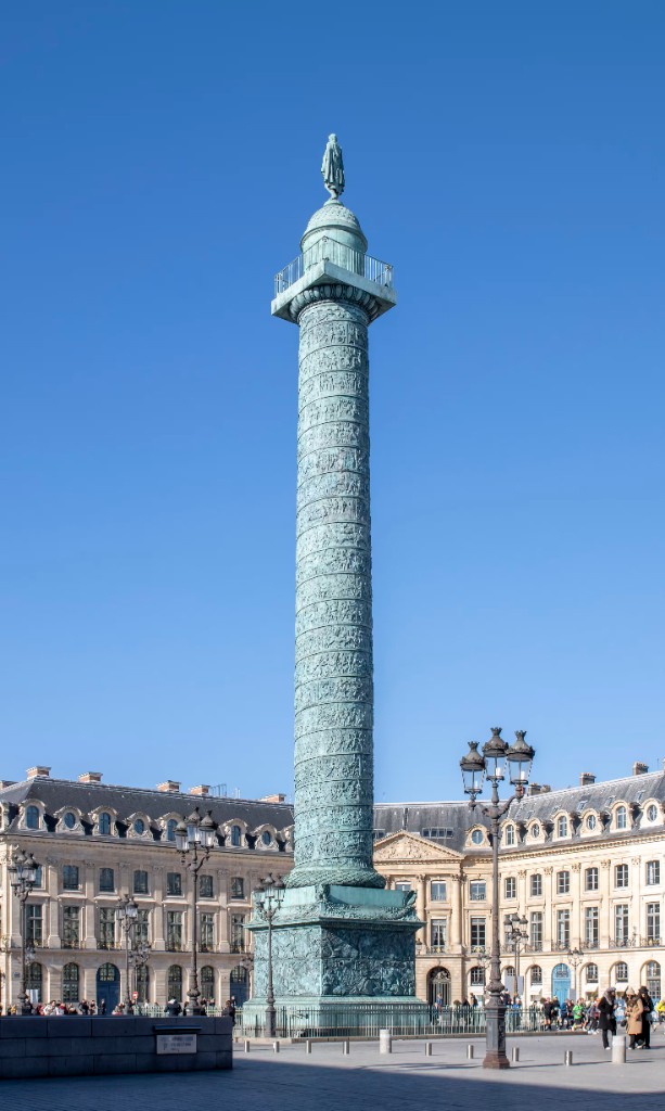 Vendômesäule — Bronzemonument auf der Place Vendôme in Paris, Spiralfries der Austerlitzer Feldzugs, Statue Napoleons I. auf der Spitze, errichtet 1810 im Ersten Kaiserreich