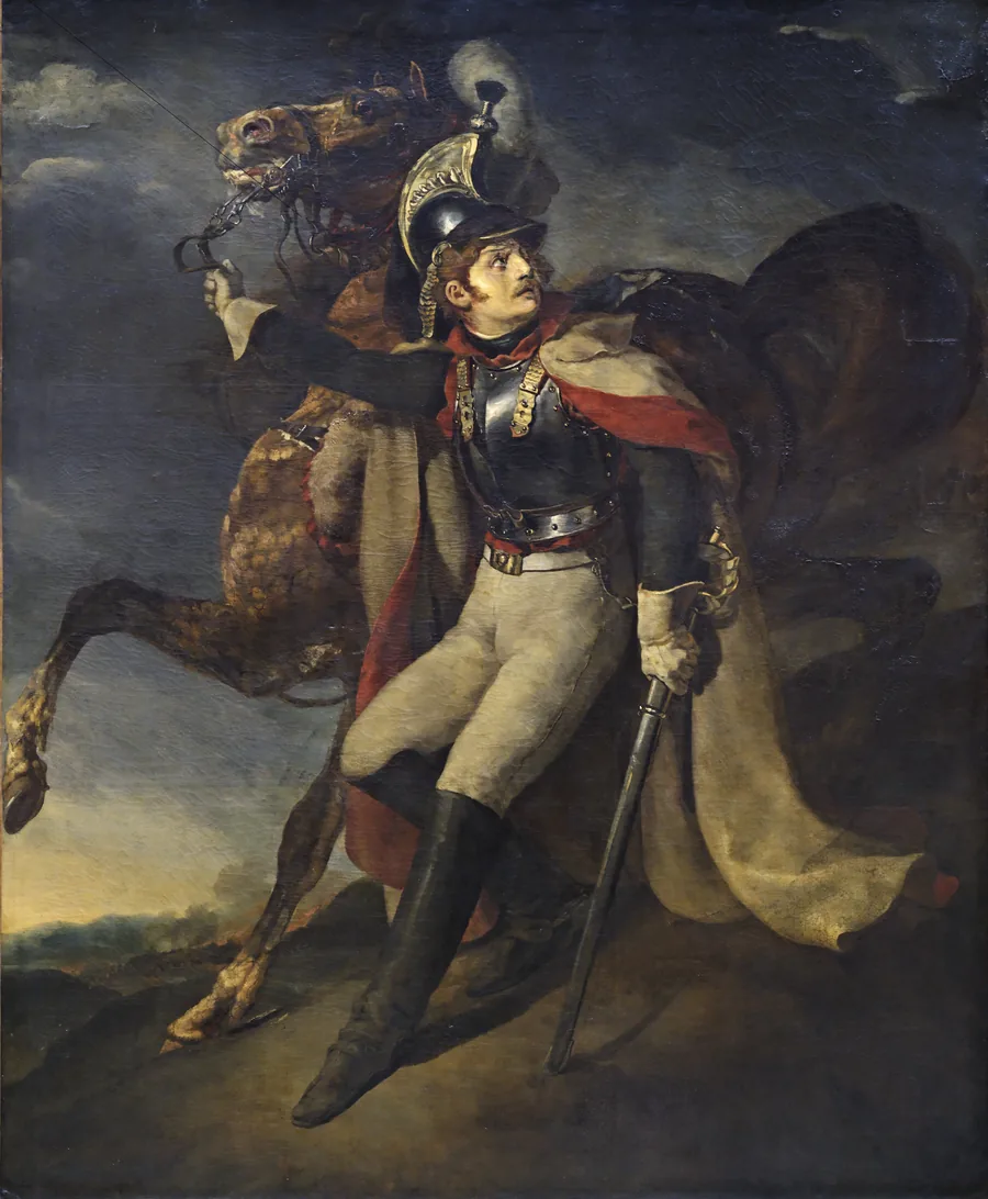 Un cuirassier à pied, en casque et cuirasse, descend une pente en tenant son cheval par la bride et en s'appuyant sur son sabre, le regard tourné vers le ciel sombre du champ de bataille
