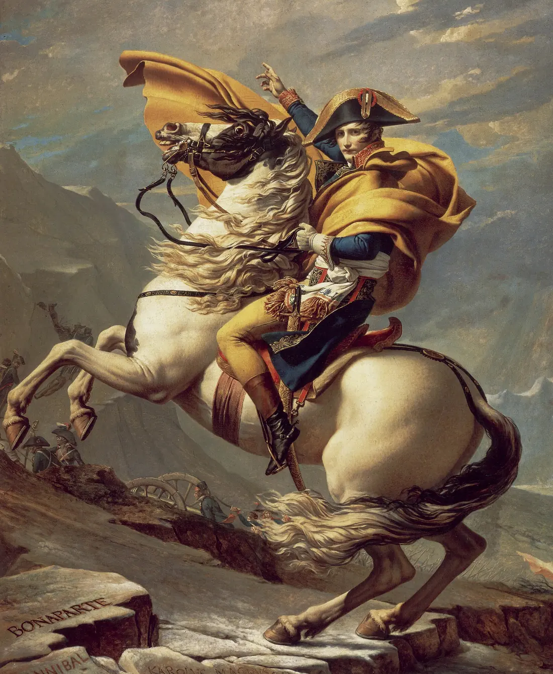 Un général en manteau rouge sur un cheval blanc cabré, le bras tendu vers le sommet d'un col enneigé, son nom gravé dans la roche au premier plan
