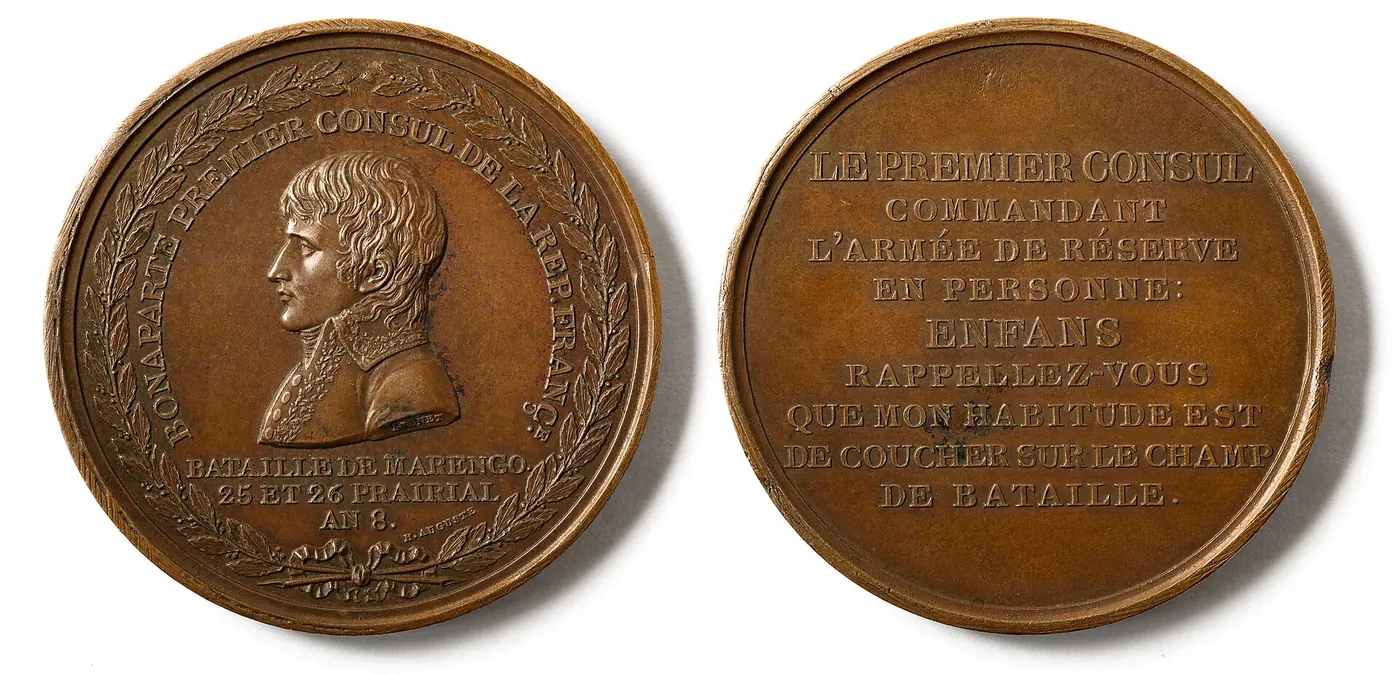 Two faces of a bronze medal: Bonaparte's profile on one side, a long inscription on the other