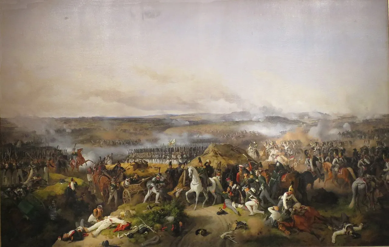 Vaste panorama peint d'un champ de bataille vallonné couvert de fumée, avec au premier plan des cavaliers, des blessés et des morts