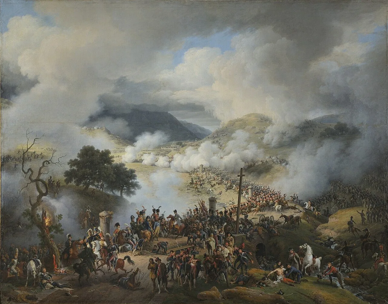 Tableau du champ de bataille de Somosierra : au premier plan des blessés et un état-major à cheval près d'une croix de pierre, au centre la route qui remonte la gorge sous la fumée des batteries, et au fond les crêtes de la sierra couvertes de troupes