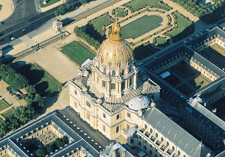 Aerial view of the Invalides dome in Paris — Saint-Louis Cathedral, military necropolis; Moncey buried in 1842