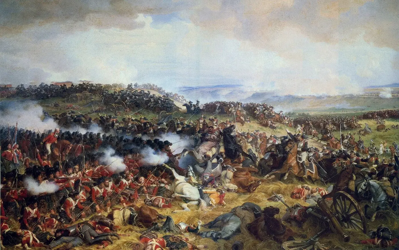 Cuirassiers français chargeant un carré d'infanterie britannique hérissé de baïonnettes, dans la fumée de la bataille de Waterloo